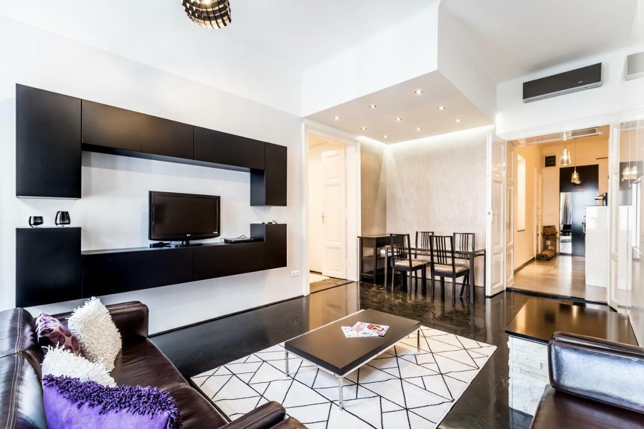 Apartment Bpr B&w Elegant *